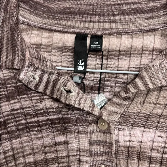 Garage Ribbed Button-Up Collared Crop Top - Picture 2 of 4